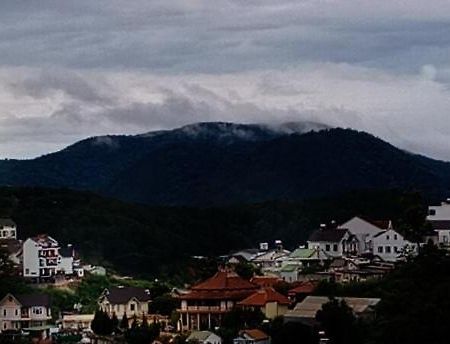 Nha Nghi Gia Tien Lägenhet Dalat Exteriör bild
